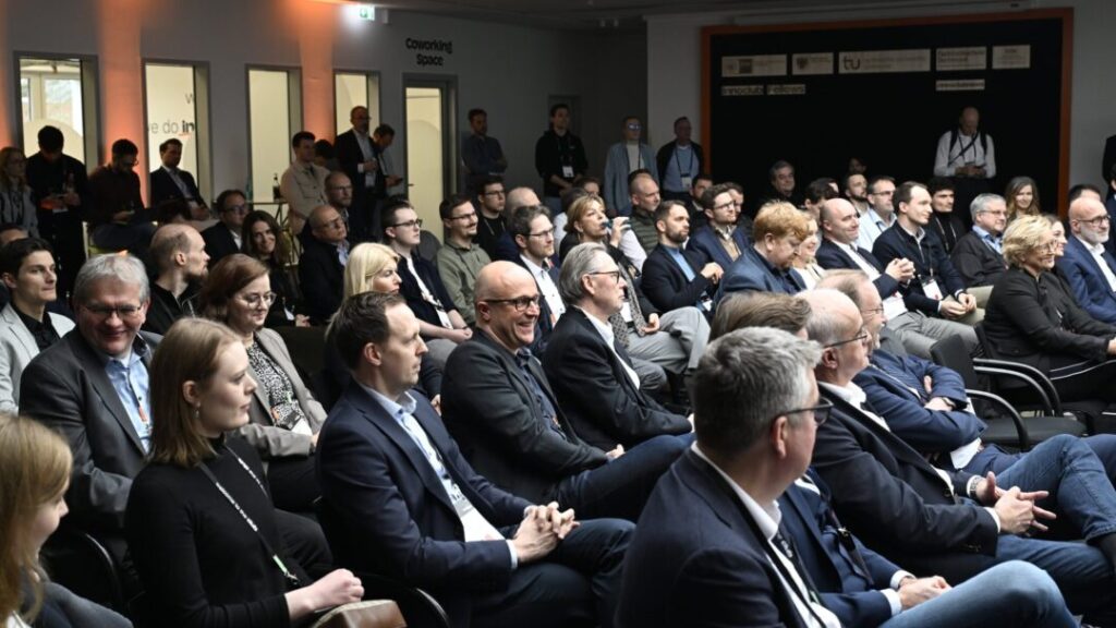 Rund 130 Gäste aus Politik, Verwaltung, Wirtschaft und Wissenschaft feiern die Eröffnung des Dortmunder innoclubs am 24.01.2025 im TechnologieZentrumDortmund